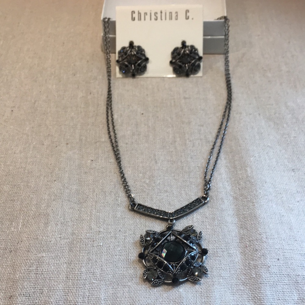 NWOT Vintage inspired necklace and earrings